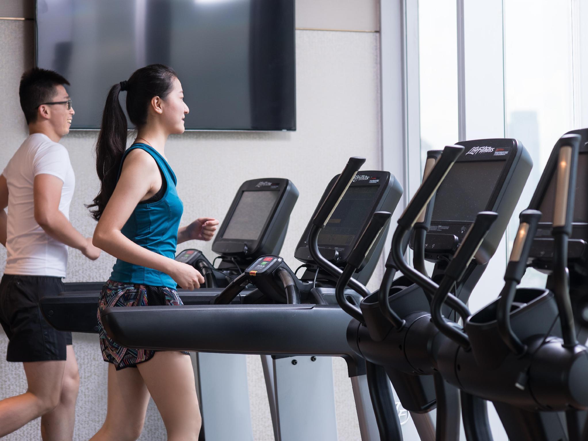 فندق كراون بلازا ماكاو المظهر الخارجي الصورة A treadmill