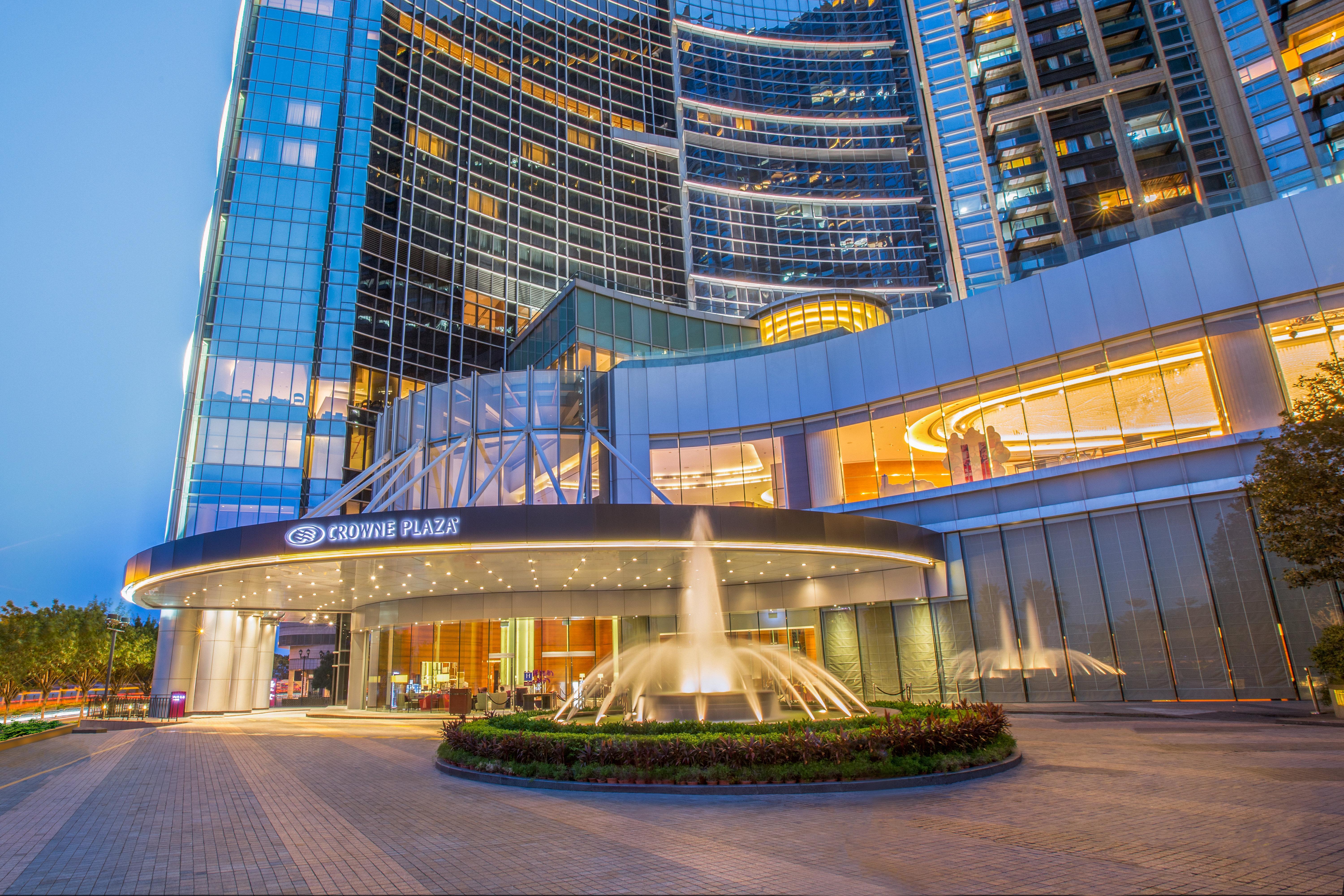 فندق كراون بلازا ماكاو المظهر الخارجي الصورة The entrance of the hotel