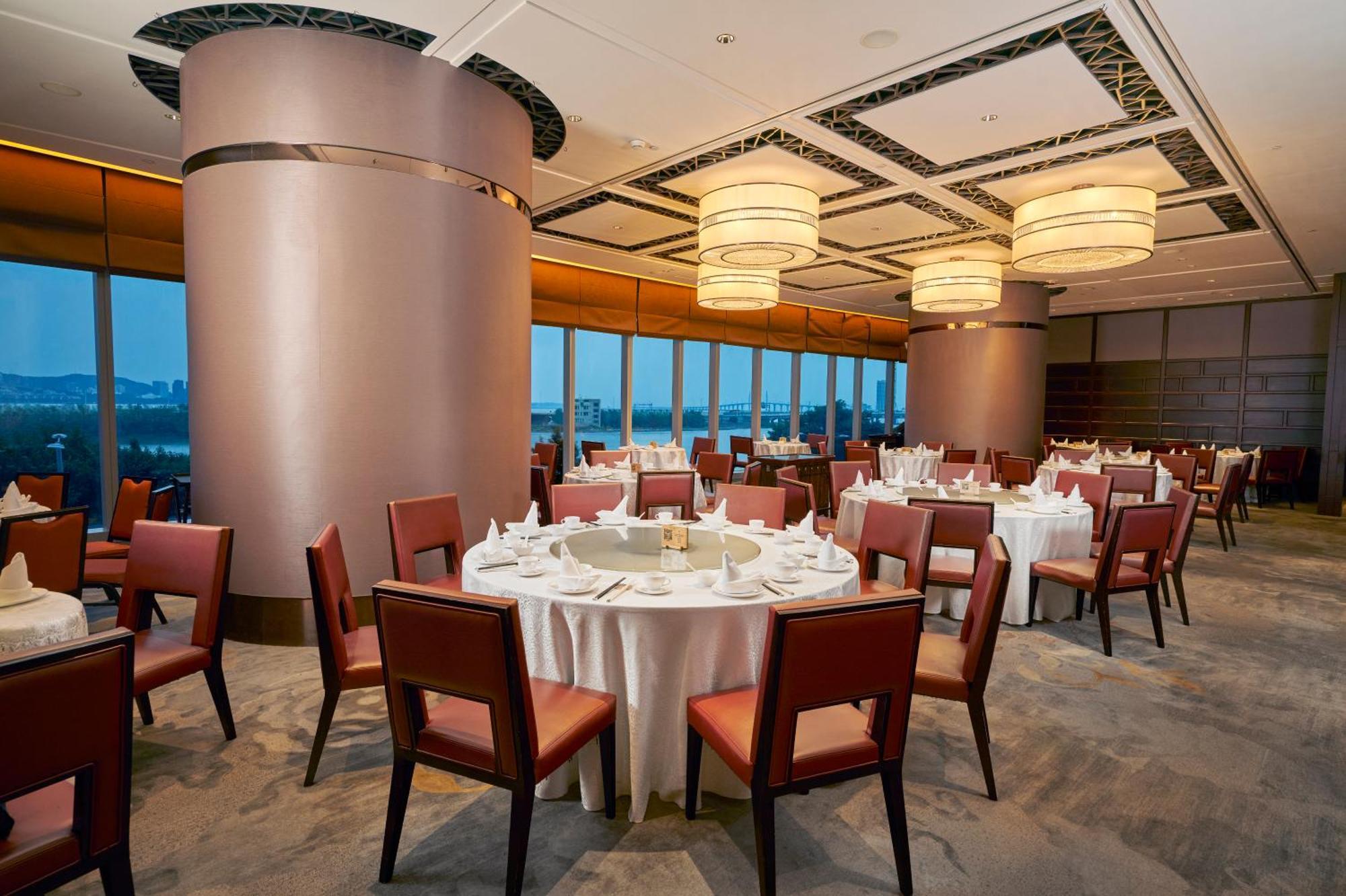 فندق كراون بلازا ماكاو المظهر الخارجي الصورة The interior of Jade Room